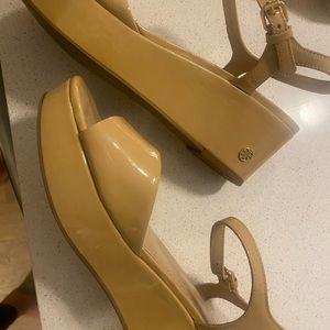 Tory Burch 7.5 nude platform sandals